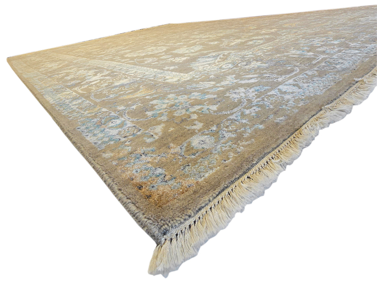 Modern area rug with border details and short fringe, beige with blue highlights