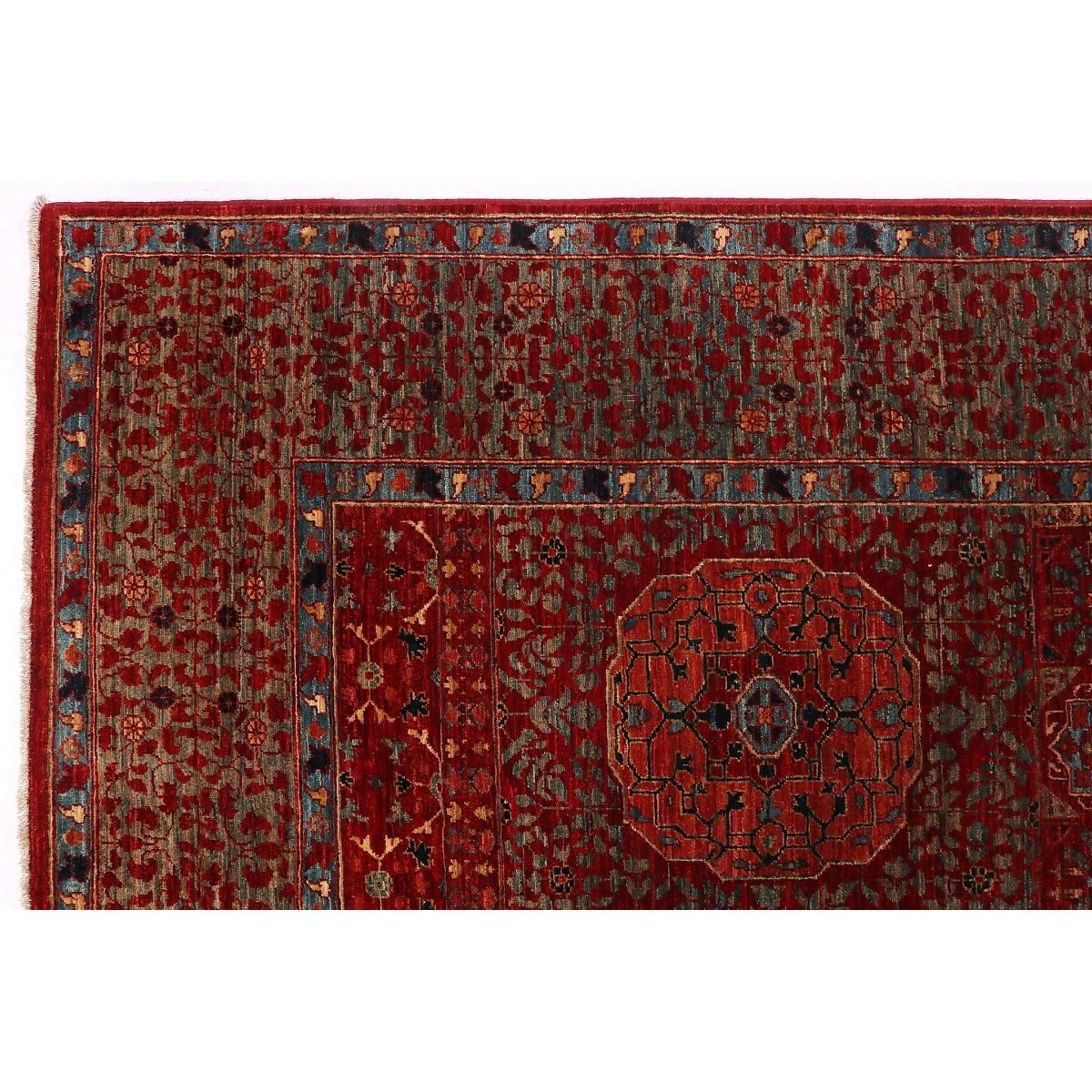 Mamluk rug close-up of central medallion in red with dark blue linework